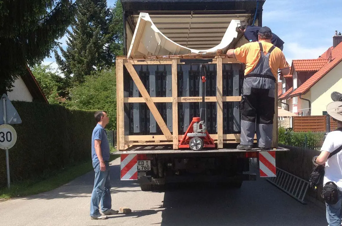 Anlieferung Pooltechnik und modulares Pool-System zur Baustelle in Flensburg